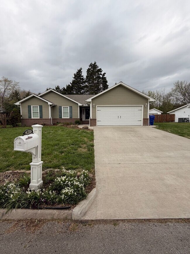 Building Photo - 3BR Home | Granite Kitchen | Fireplace | Deck | Fenced Yard