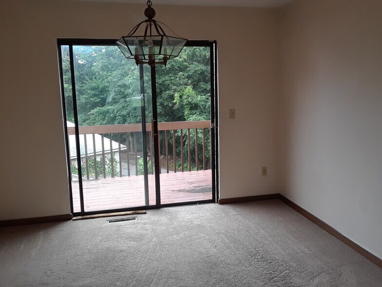 View of deck from inside - 335 Ridgewood Ave