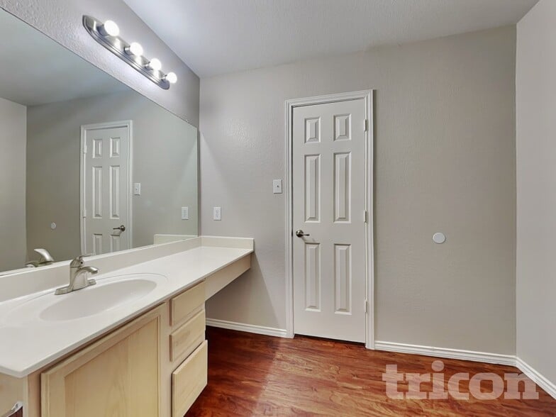 Building Photo - 5617 Victory Gallop Dr