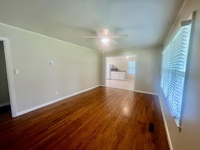 Building Photo - 121 Orchard Ln