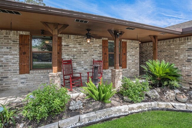 Building Photo - 2512 Village Cir Dr