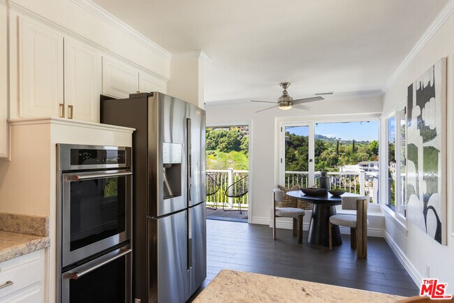 Building Photo - 3819 Sunswept Dr