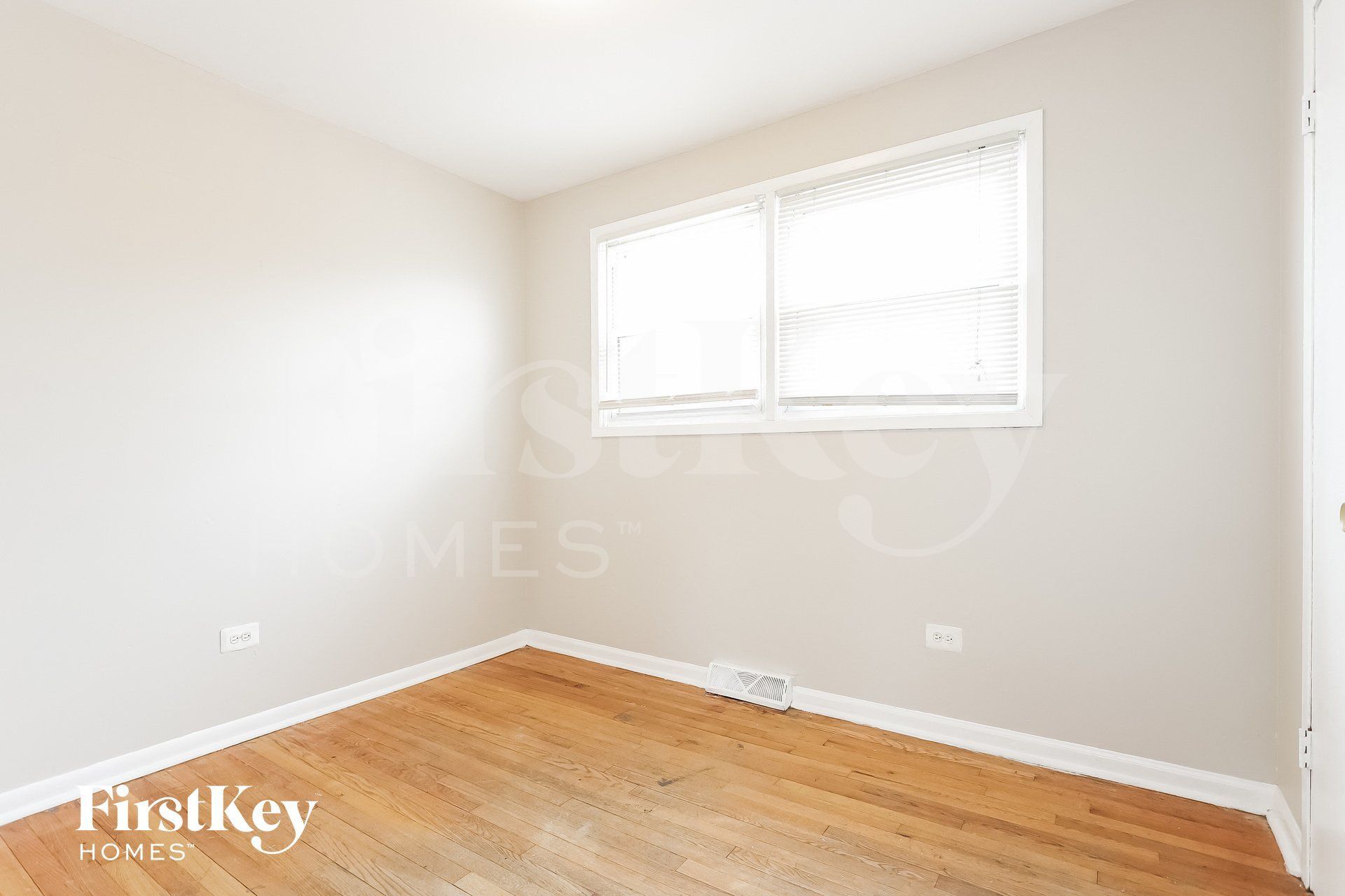 Building Photo - 3028 W 141st St