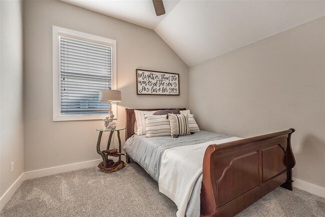 Building Photo - 127 5th St