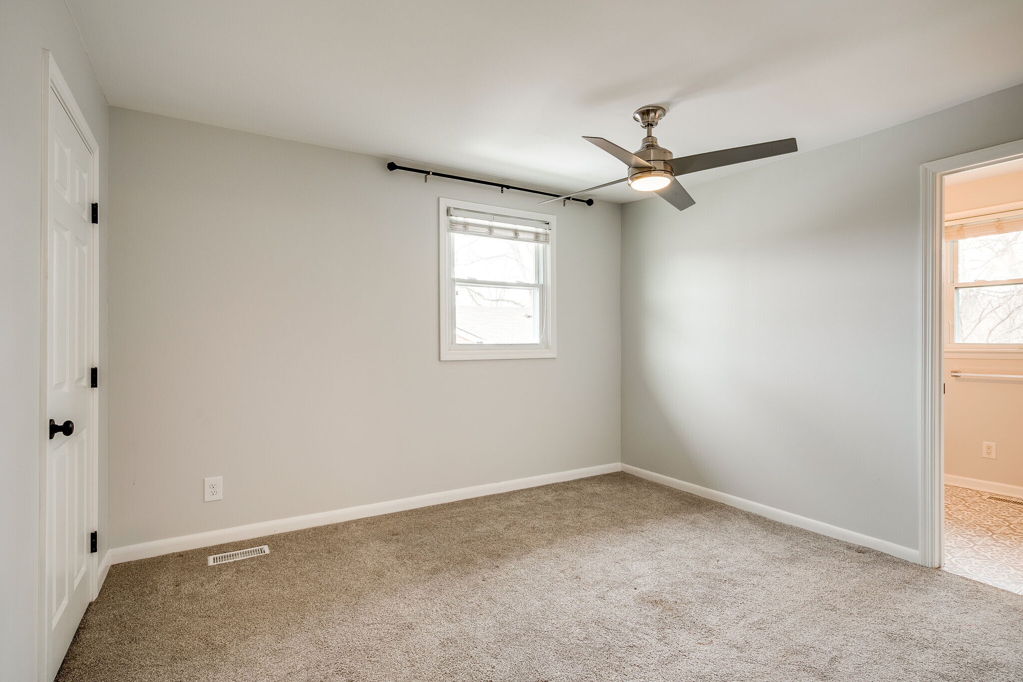 upstairs master bedroom - 539 Northcrest Dr