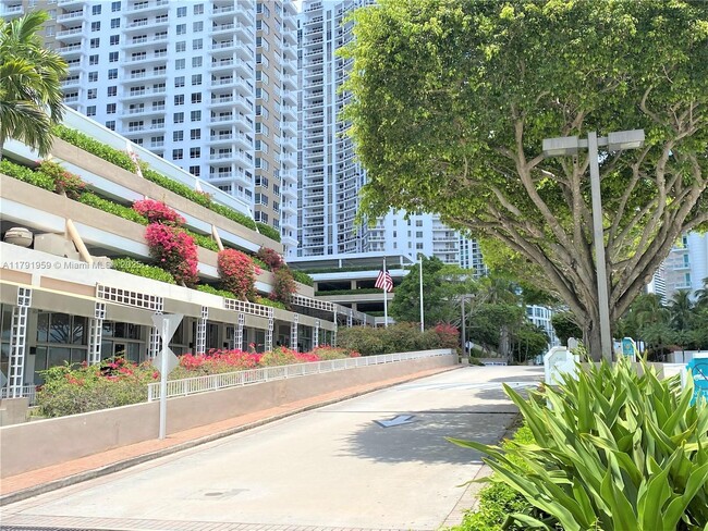 Building Photo - 901 Brickell Key Blvd