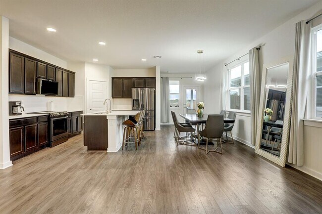 Building Photo - 113 Filifera Ct