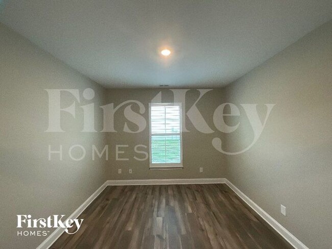 Building Photo - 5595 Siler St