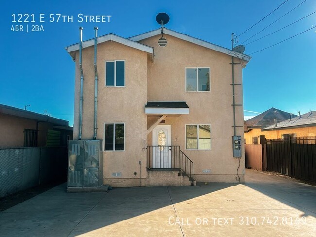 Primary Photo - Beautiful duplex 4 bedrooms 2 bathrooms fo...