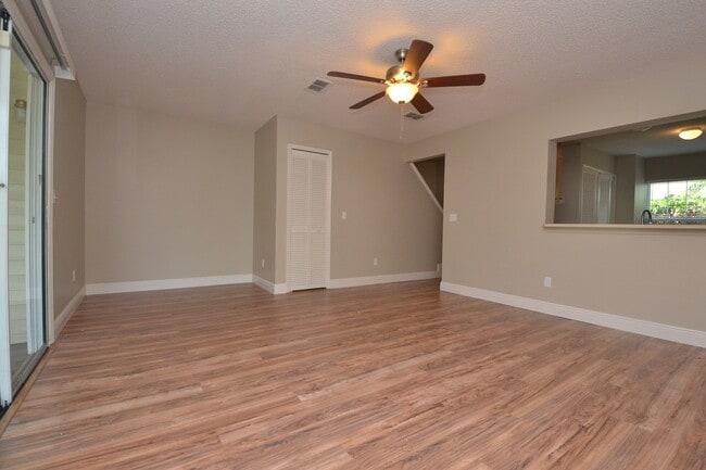 Building Photo - Beautiful 2/2.5 Winter Springs Townhome ~ Newer Paint & Flooring ~ End Unit with Pond View!