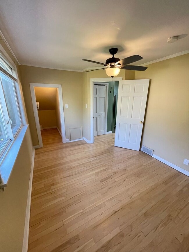 Building Photo - Available September - 2 Bedroom, 1 Bath New Reno!