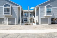 Building Photo - 7476 Singing Hills Dr