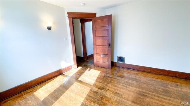 Building Photo - 400 Roberts Ave