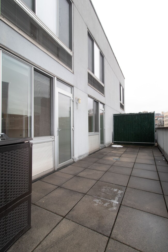 Building Photo - 1635 Lexington Ave