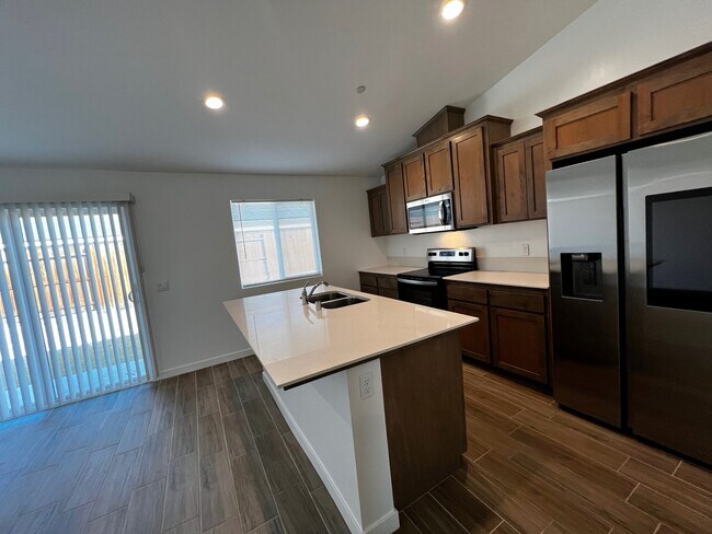 Building Photo - 812 Beaconsfield Ct