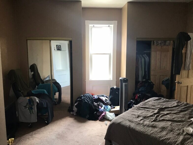 Building Photo - 114 Olympia St