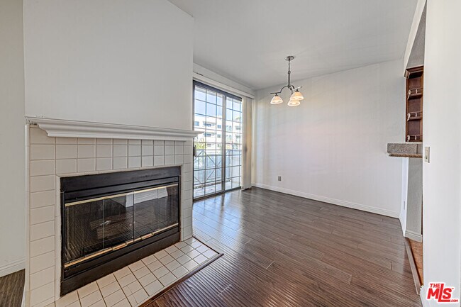 Building Photo - 860 S Lucerne Blvd