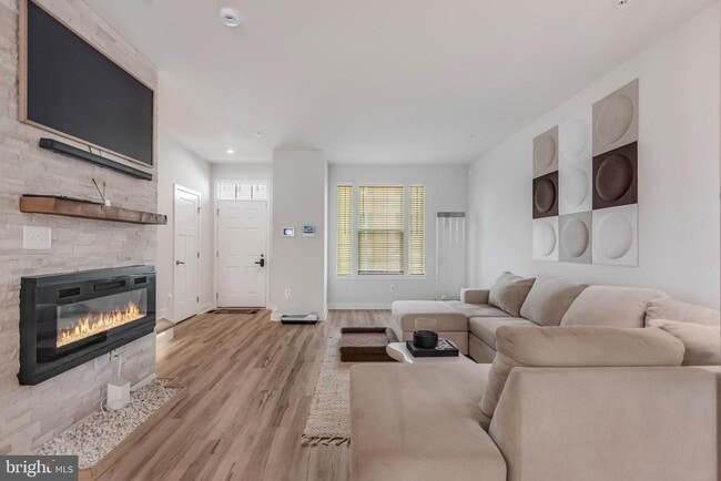 Building Photo - 5445 Billenca Ln