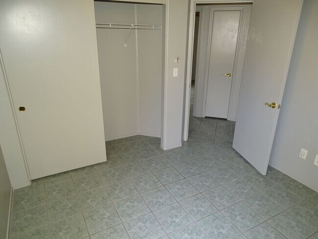 Building Photo - 3 Bedroom Single Story Northwest Vegas Home