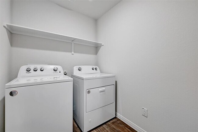 Building Photo - 295 Evergreen Sumac Lp