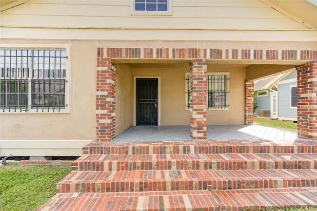 Building Photo - 306 Morris St