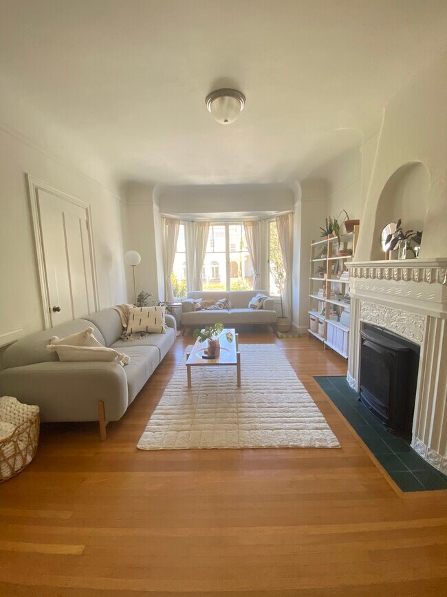Furnished living from from #201 - 3119 Jackson St