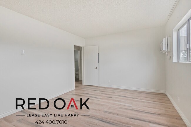 Building Photo - 10535 Lindley Ave