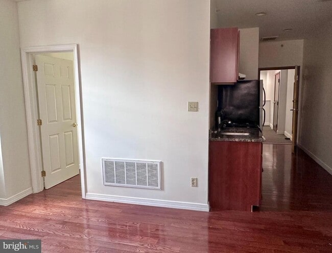 Building Photo - 118 S 12th St