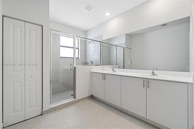 Building Photo - 12923 SW 231st Ter