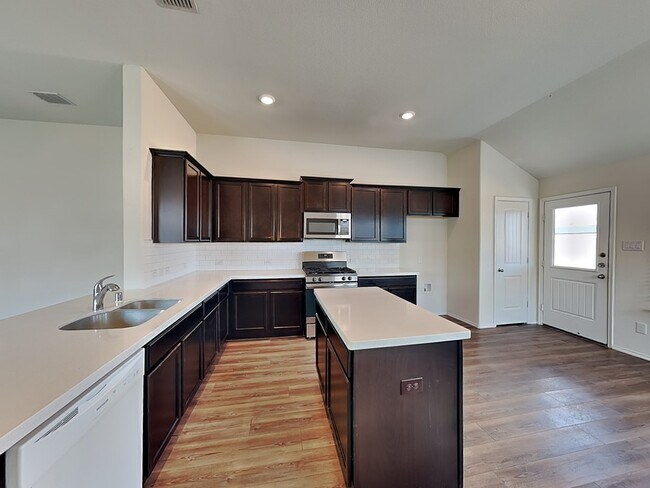 Building Photo - 316 Saguaro Dr