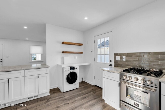 Building Photo - 1807 Laurel Terrace