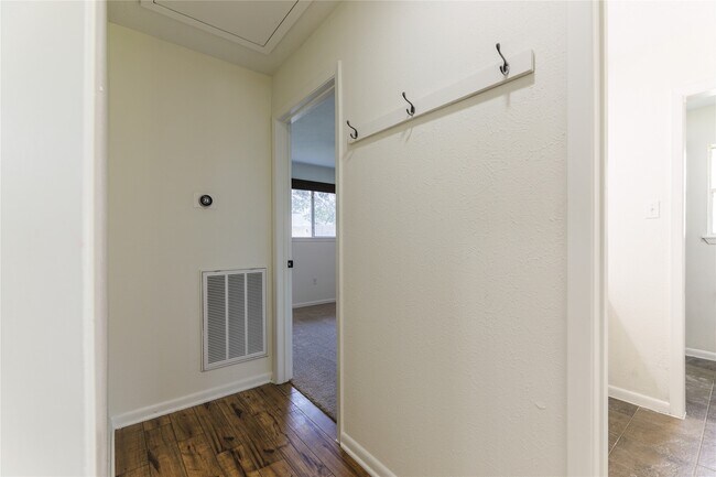 Building Photo - 431 Topsail Way