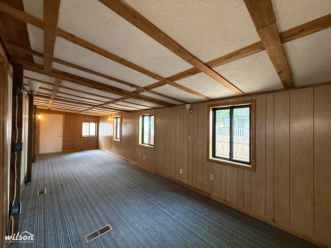 Building Photo - Charming 2 Bed, 2 Bath Home with Water, Sewer and Garbage Paid!