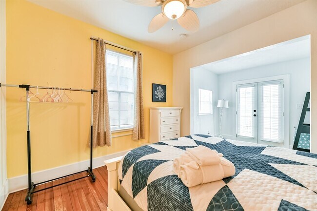 Building Photo - 1309 Ursuline St