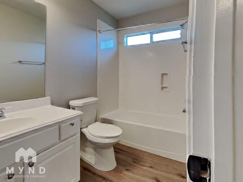 Building Photo - 18421 Sunrise Pines Dr