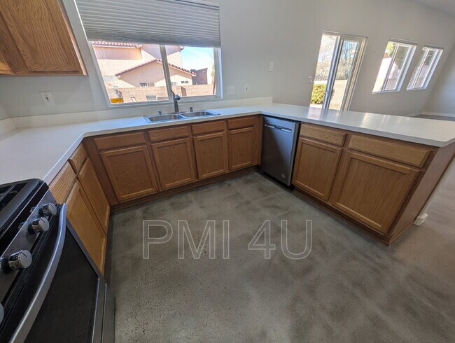 Building Photo - 7105 Casa Elena Dr NE