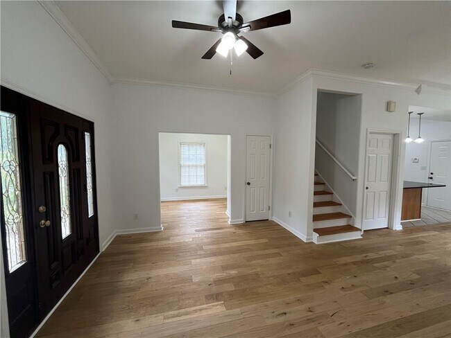 Building Photo - 889 Crew St SW