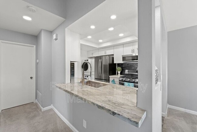 Building Photo - 2035 Lakeridge Cir