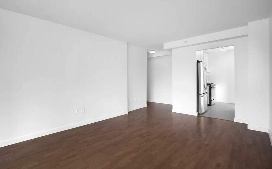 Building Photo - 421 W 50th St