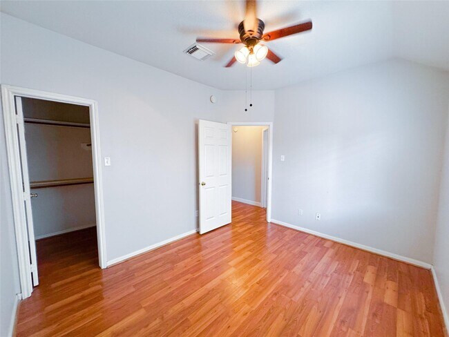 Building Photo - 19410 Bear Springs Dr