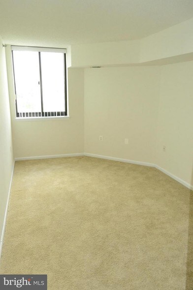 Building Photo - 1001 N Randolph St