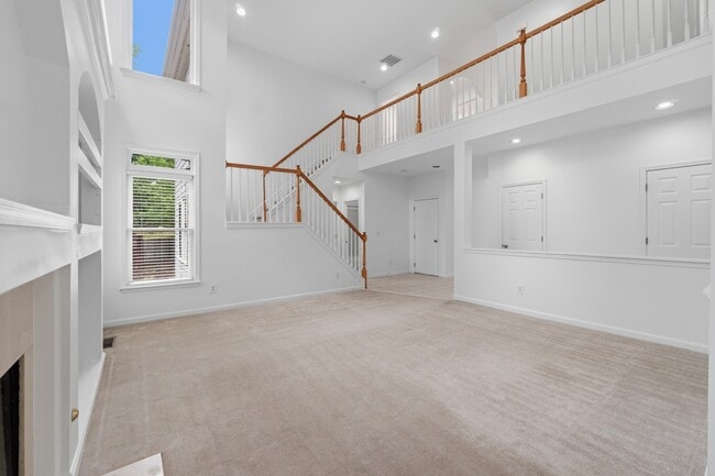 Building Photo - Spacious Renovated Home on a Quiet Cul-de-Sac Single-family · Professionally managed · Move-in ready