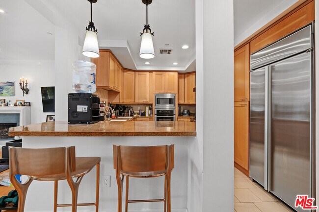 Building Photo - 411 N Oakhurst Dr