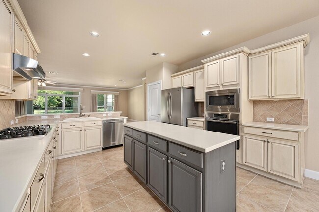 Building Photo - 216 Armstrong Dr