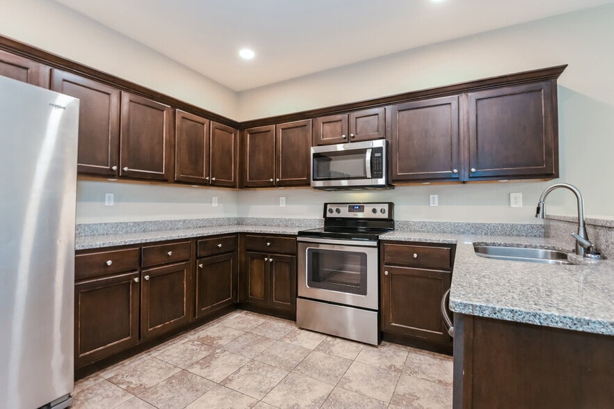 Building Photo - 49 Celtic Ct