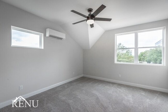 Building Photo - 5610 Sofias Cir