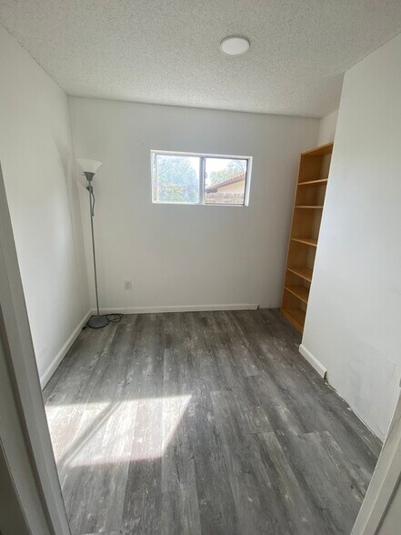 Building Photo - 9430 Glade Ave