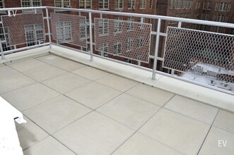 Building Photo - 145 E 16th St