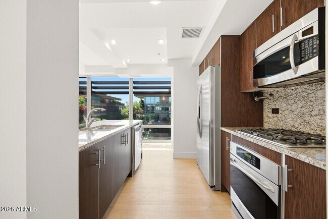 Building Photo - 7131 E Rancho Vista Dr