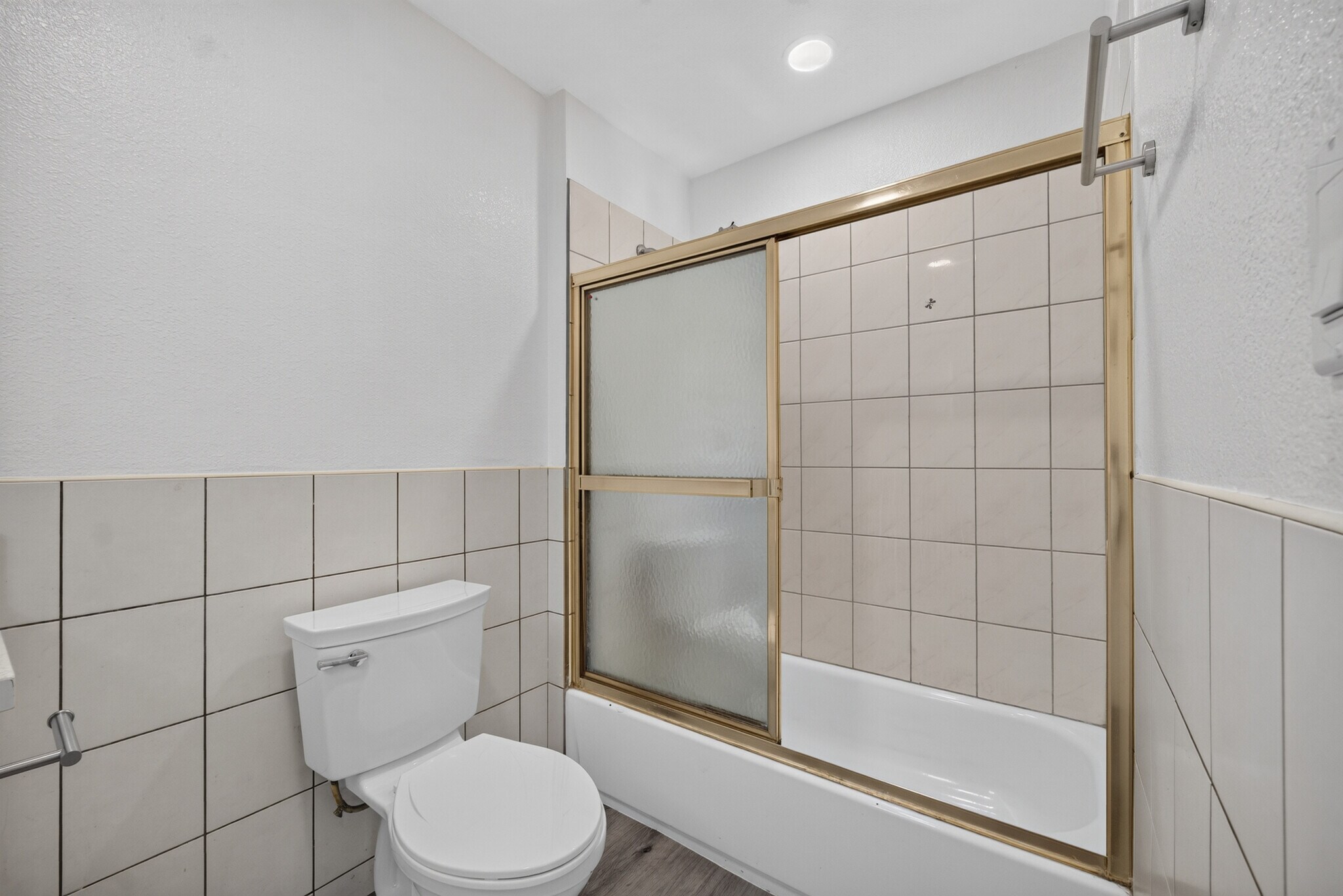 Bathroom - 9817 Holmes Ave